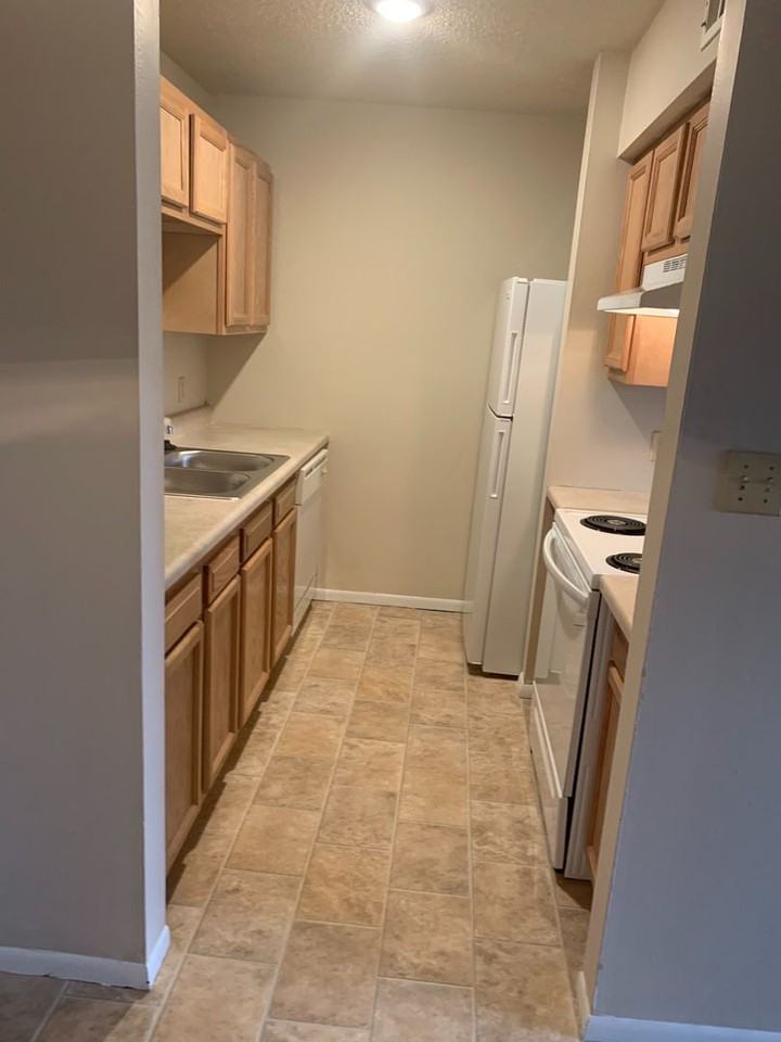 2400 Mcfarland Dr - Photo 3 of 7