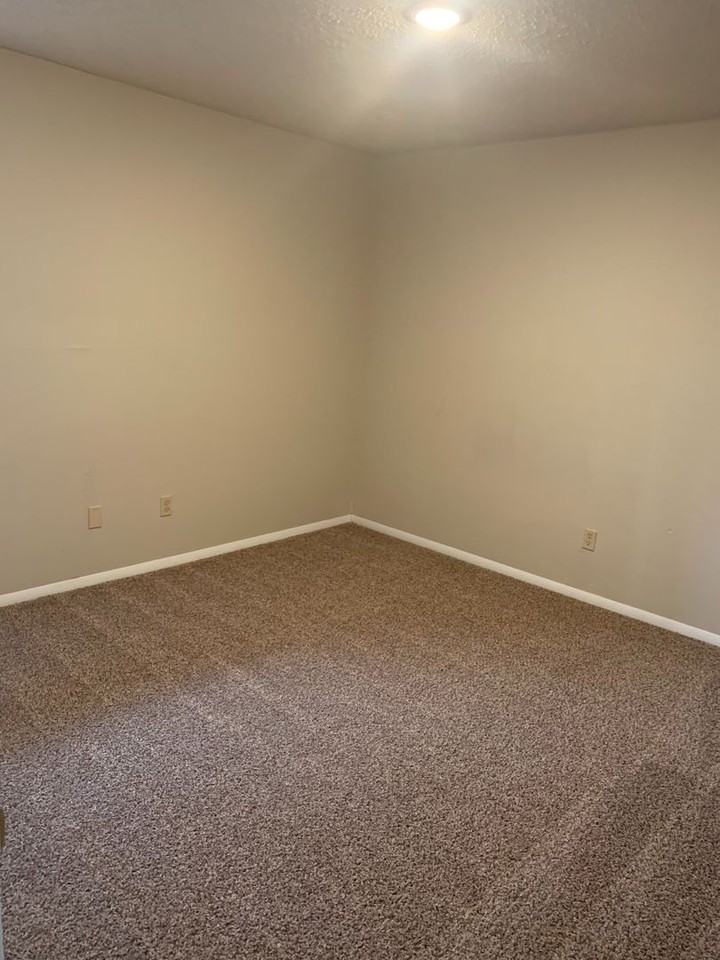 2400 Mcfarland Dr - Photo 4 of 7