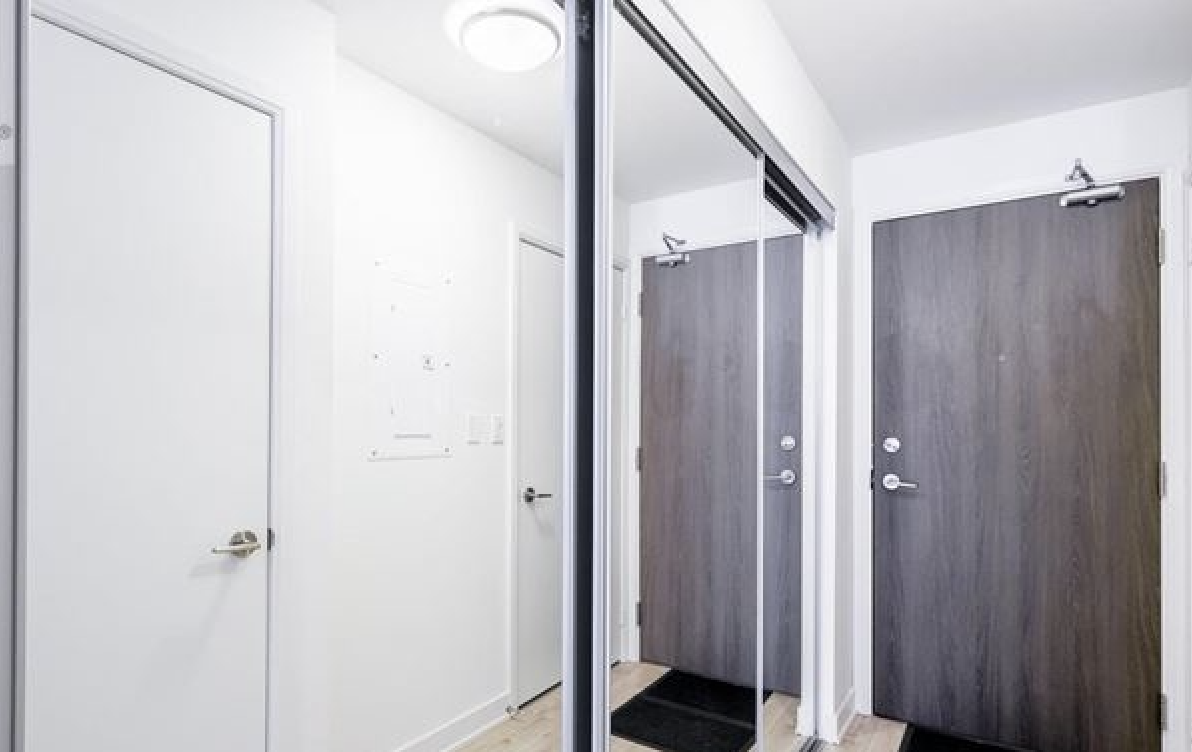 576 Front Street West #09 - Photo 5 of 11