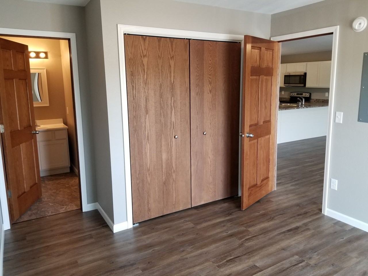 The Overlook Apartments - Photo 6 of 17