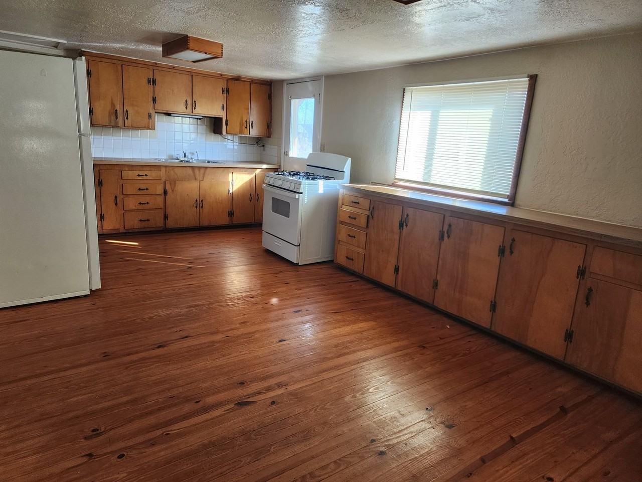 1206 N Abilene Ave - Photo 5 of 22