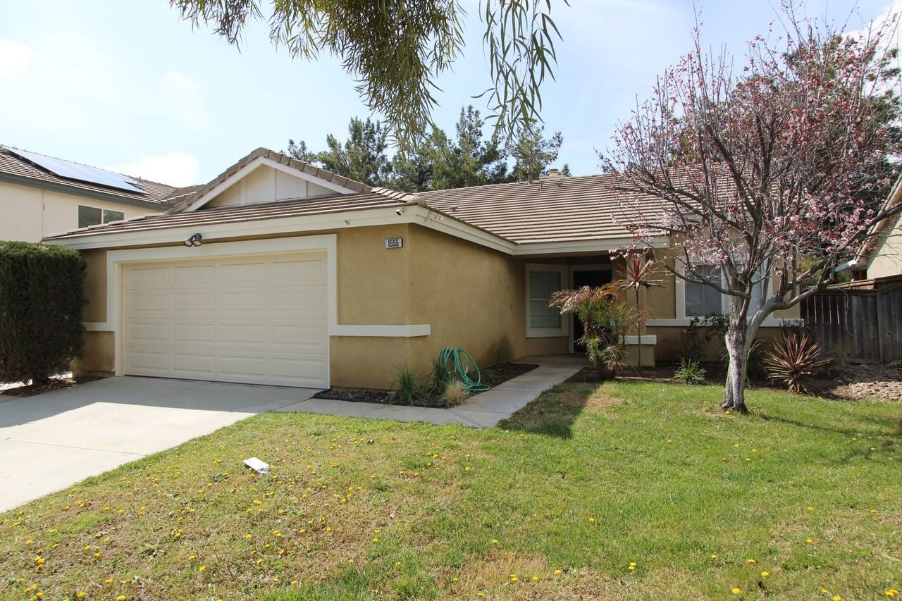 1555 Evergreen Ave - Photo 2 of 23