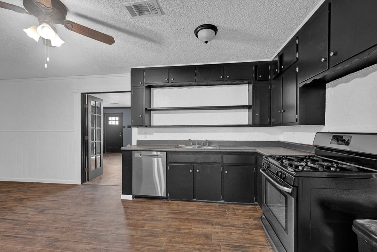 2918 S Dallas St - Photo 6 of 29