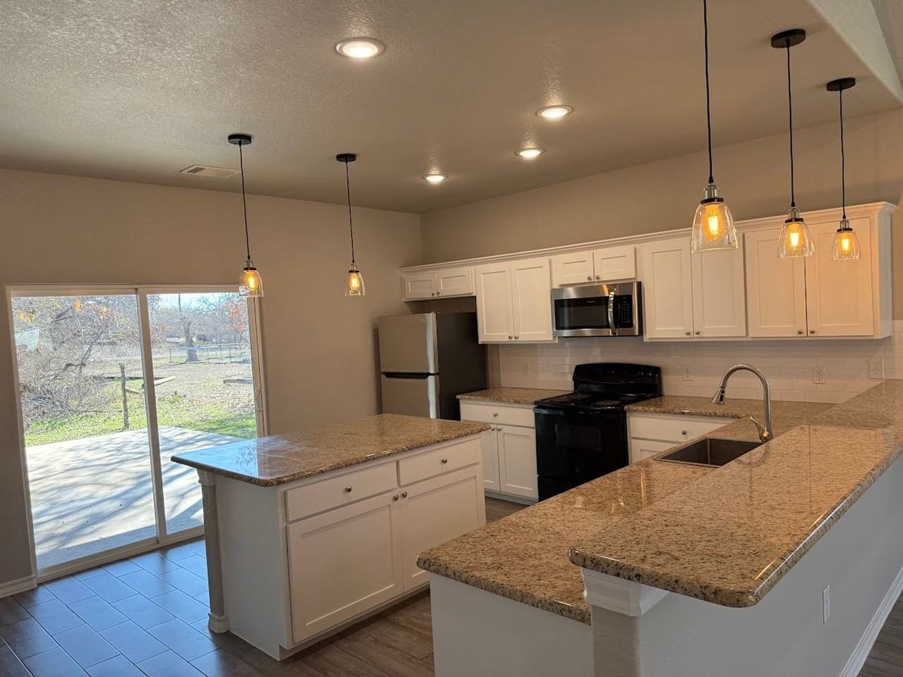 1636 Navajo Trl - Photo 4 of 12