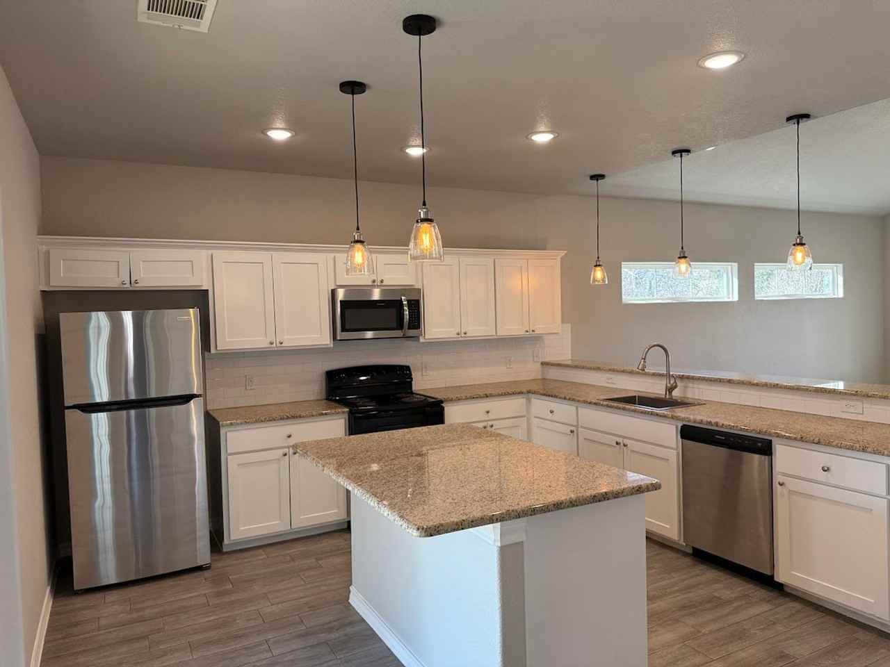 1636 Navajo Trl - Photo 5 of 12