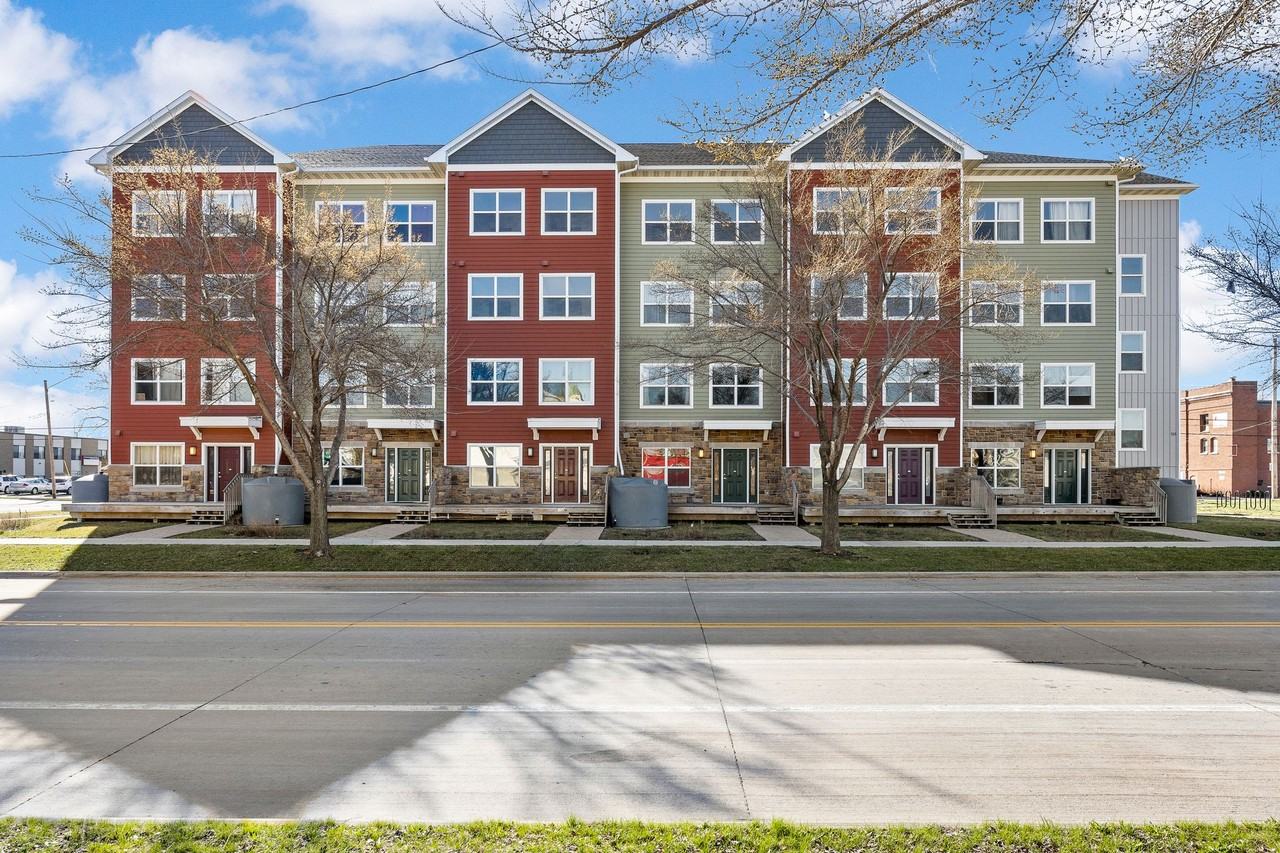 Kingston Pointe - Photo 2 of 3