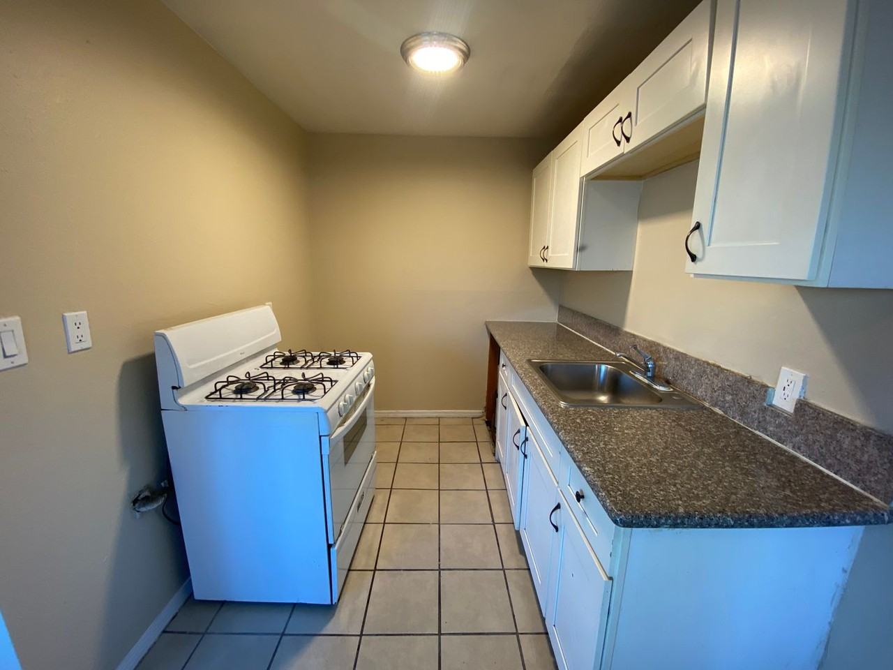 230 230 W BOSTON AVE  - 230 W BOSTON AVE #3 - Photo 5 of 9