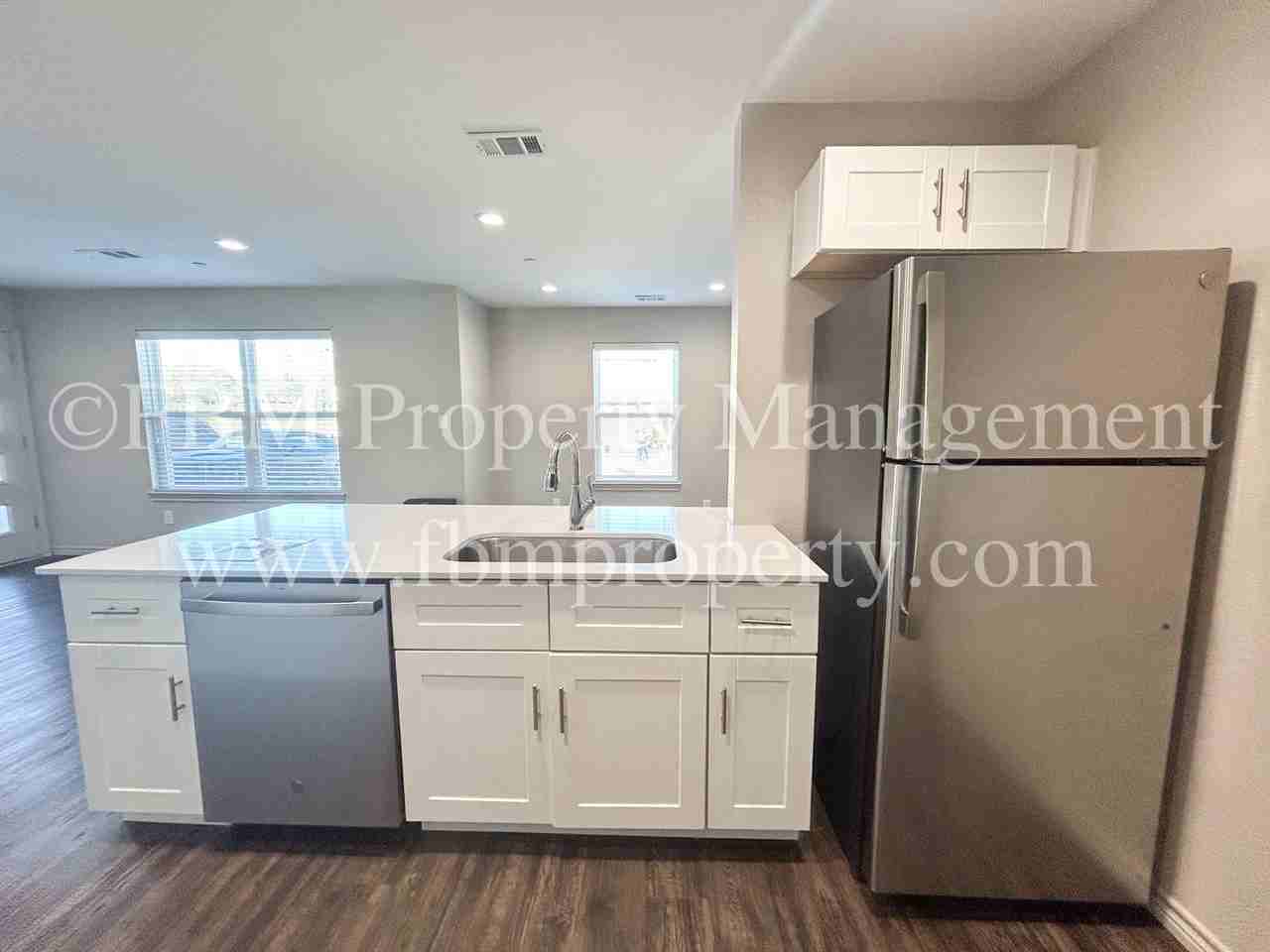 1203 N Clay St #611 - Photo 6 of 14