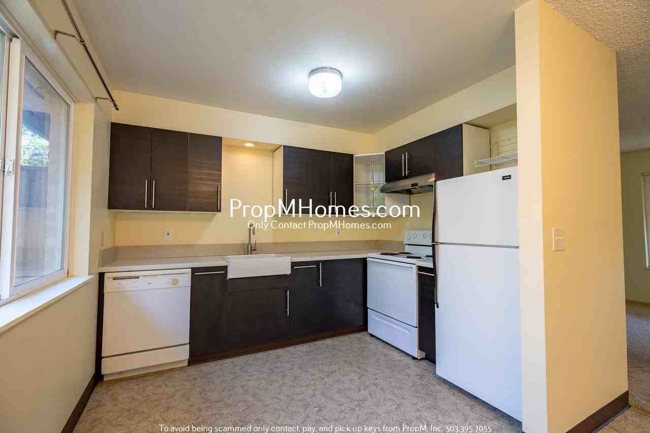 313 East St - Photo 7 of 20