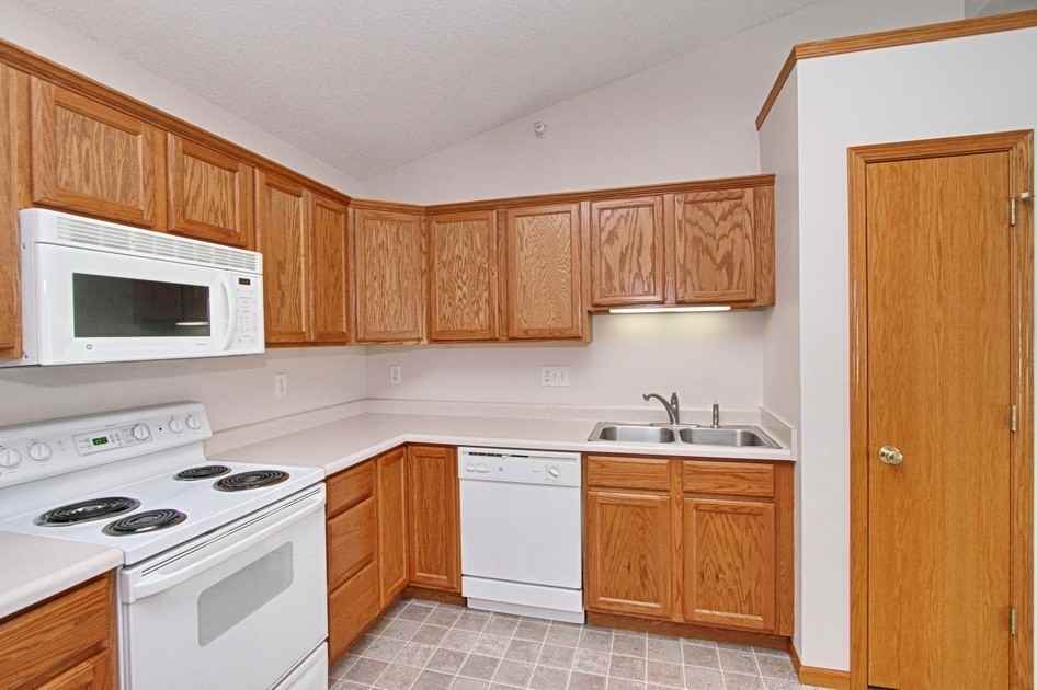 876 Boston Way - Photo 3 of 11