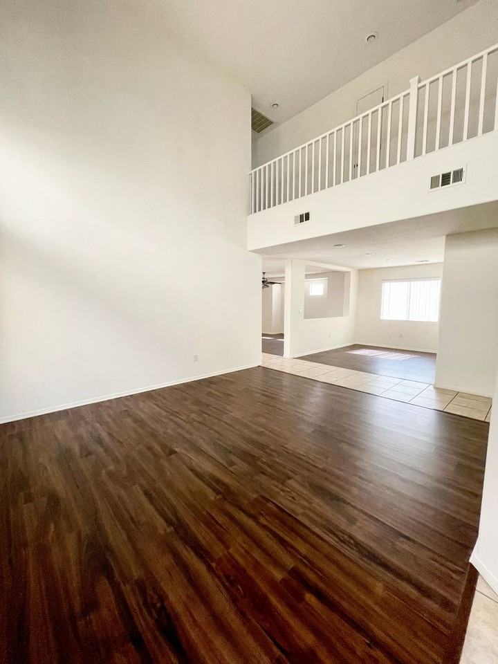 9572 Meridian Park Ave - Photo 3 of 17