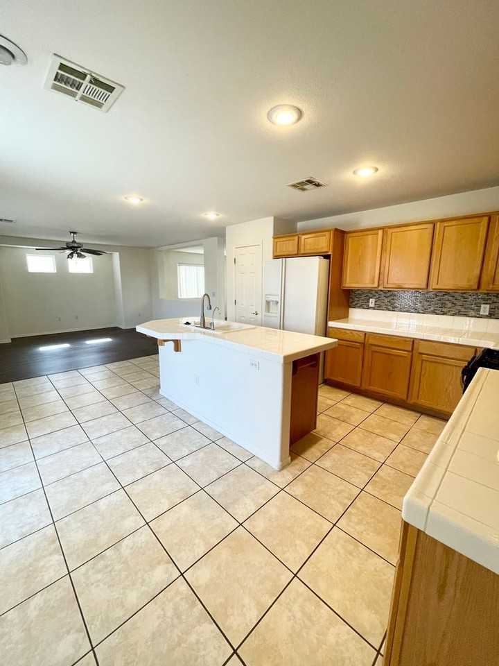 9572 Meridian Park Ave - Photo 6 of 17