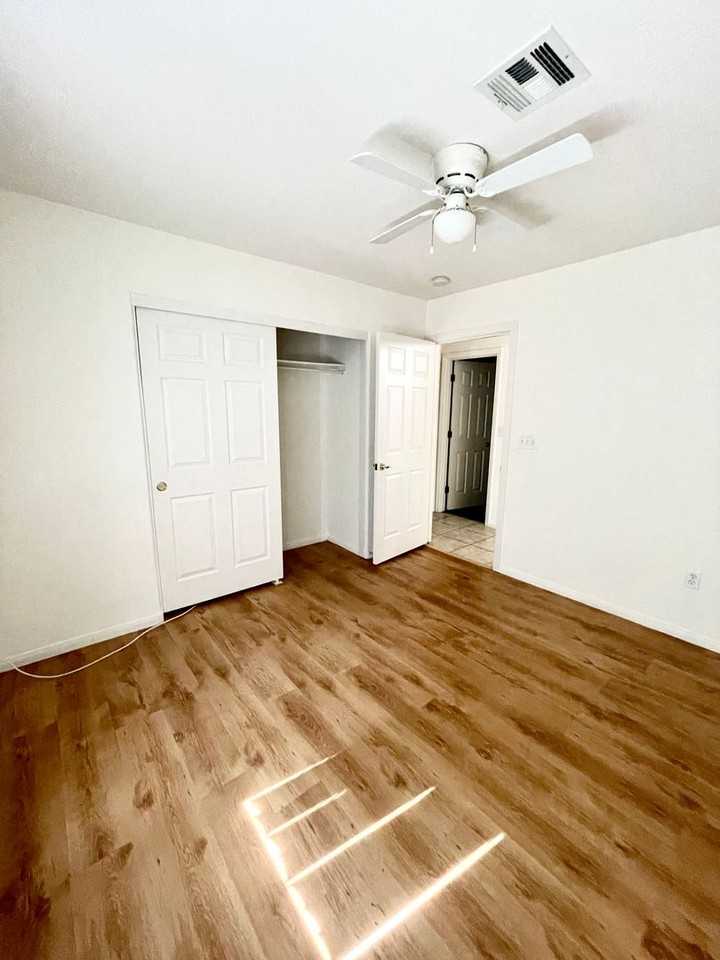 9572 Meridian Park Ave - Photo 7 of 17