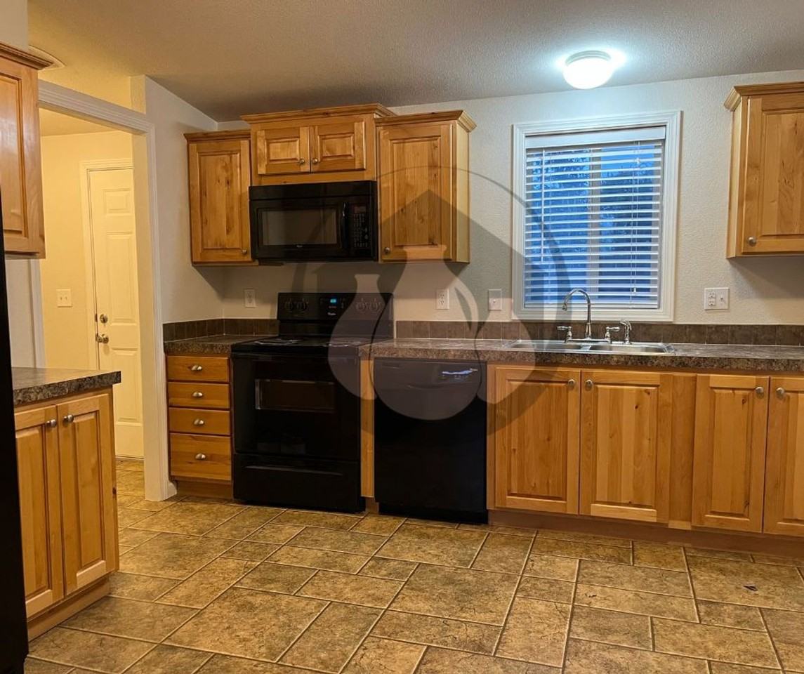 19552 Lakewood Ct Ne - Photo 2 of 4