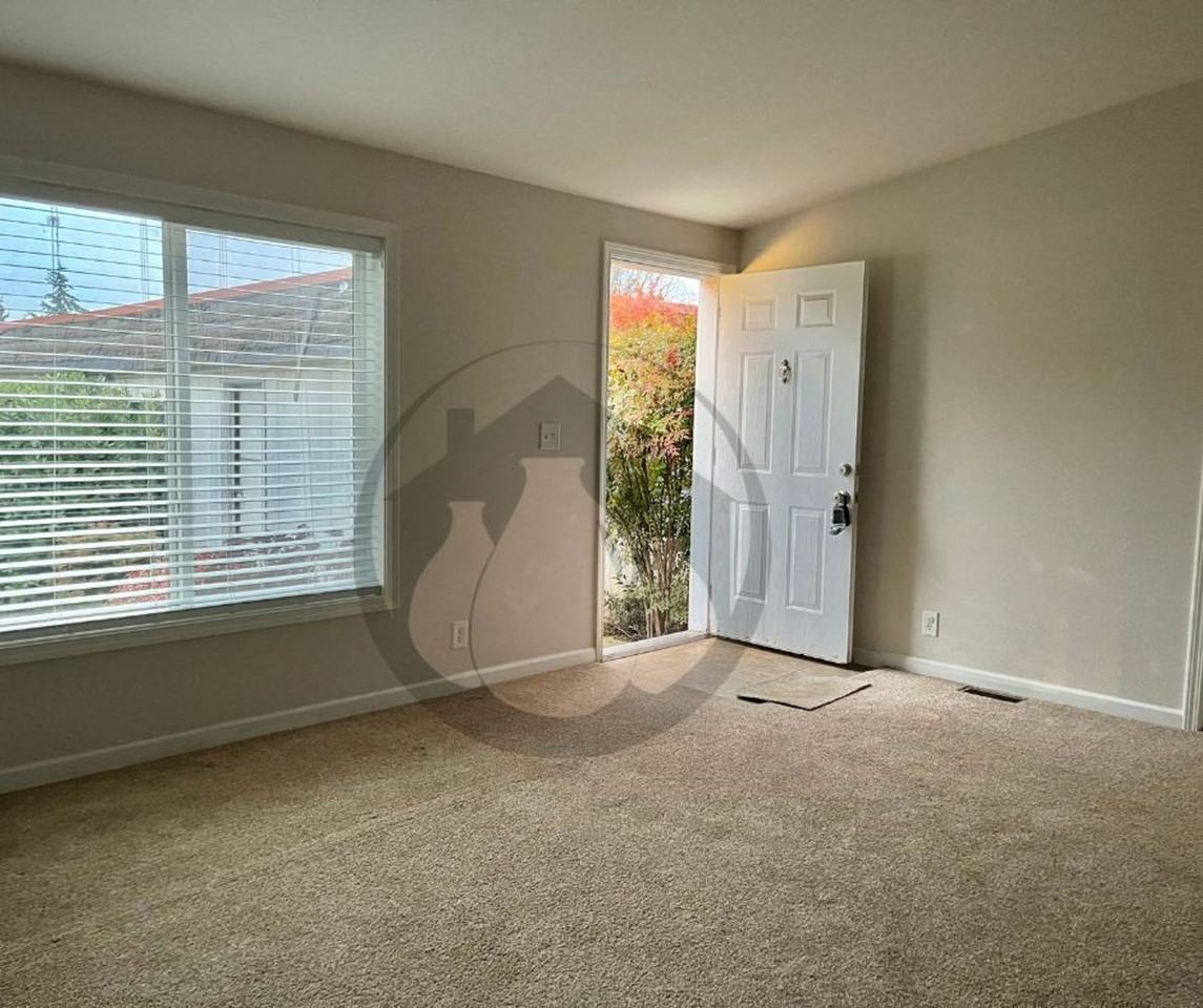 19552 Lakewood Ct Ne - Photo 3 of 4