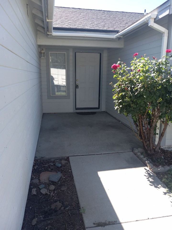 546 Rawe Peak Dr - Photo 3 of 18