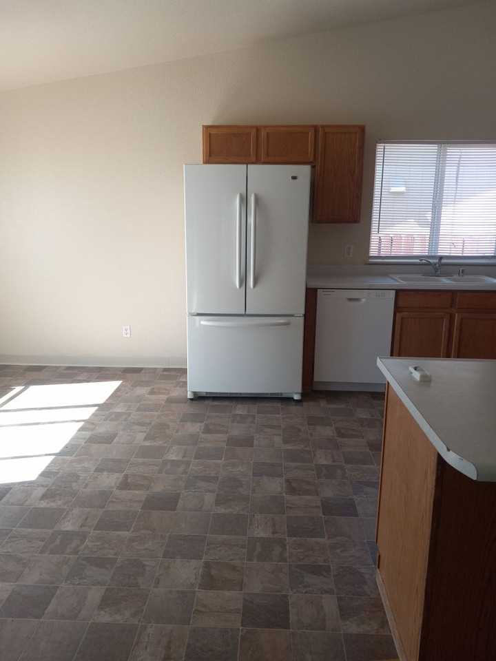 546 Rawe Peak Dr - Photo 6 of 18