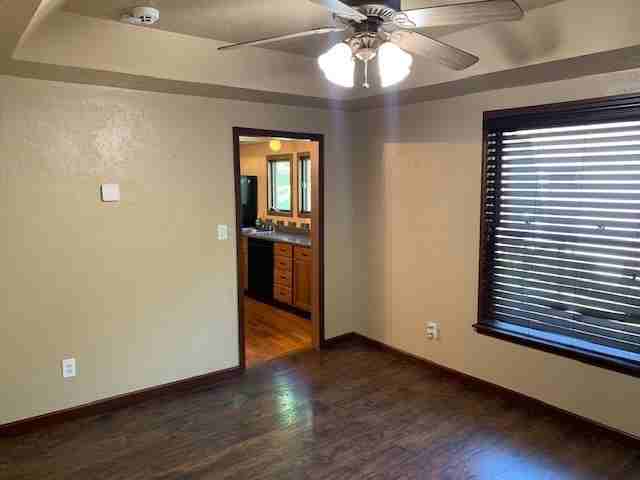 1016 E 11th St - Photo 2 of 21