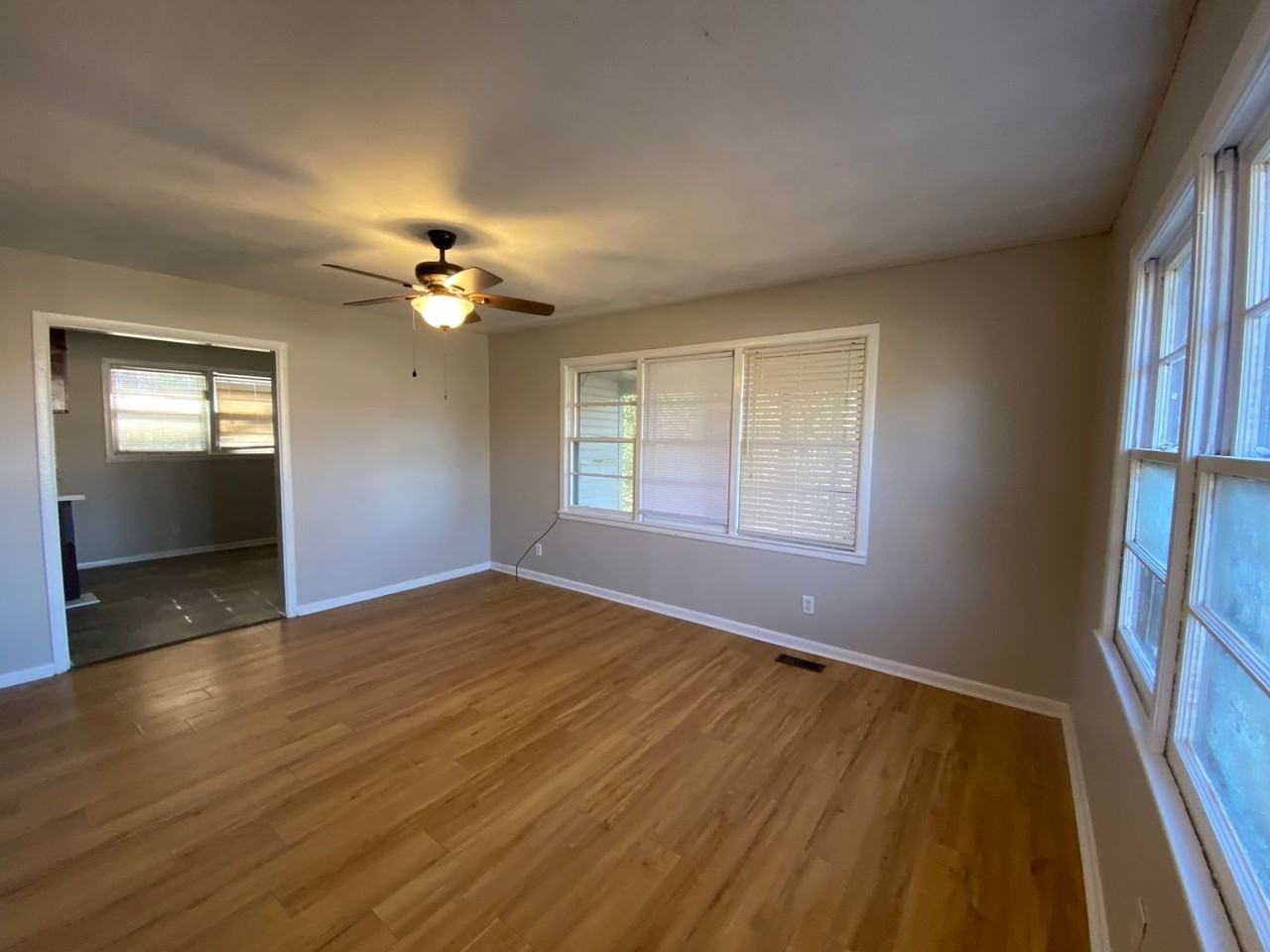 624 Bruce St - Photo 4 of 12