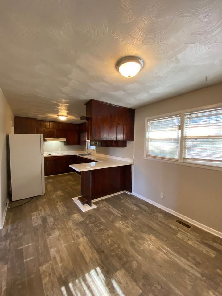 624 Bruce St - Photo 6 of 12
