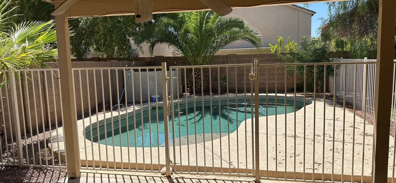 353 W Hereford Dr - Photo 4 of 48