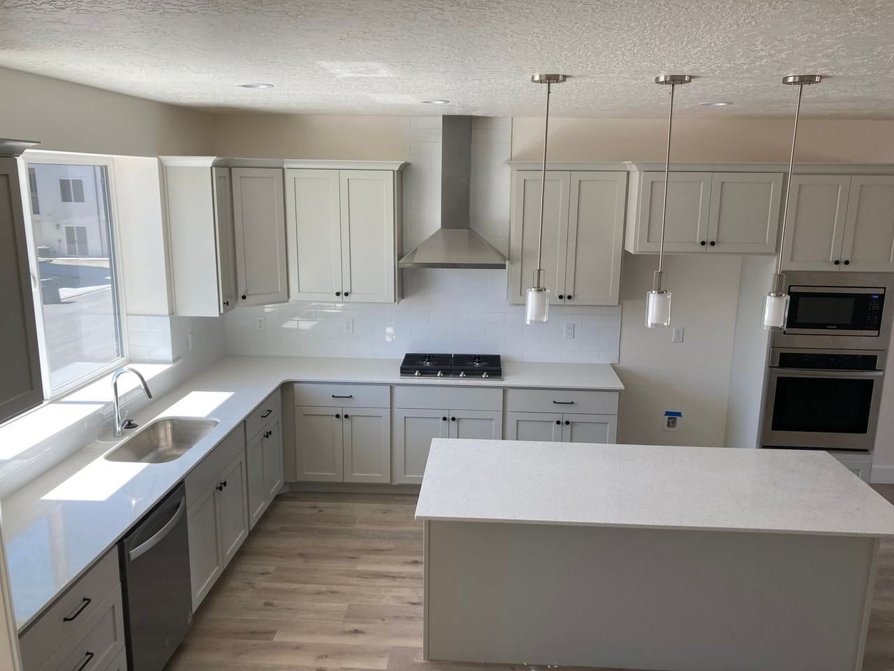 605 E 360 S - Photo 2 of 40