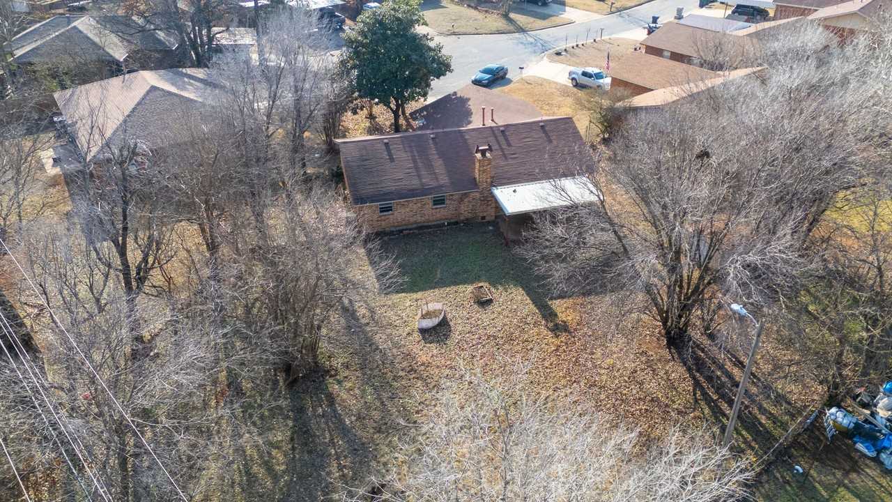 2525 Se 48th St - Photo 3 of 27
