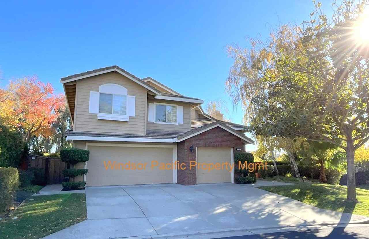 520 Norfolk Pl - Photo 2 of 49