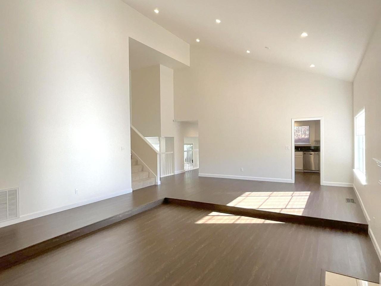 520 Norfolk Pl - Photo 6 of 49