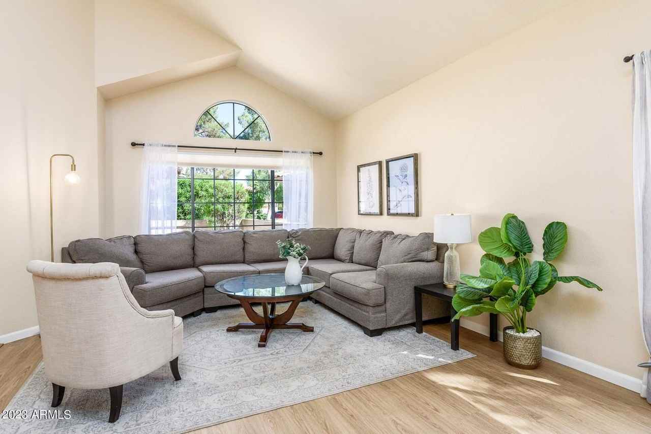 8890 S Grandview Dr - Photo 5 of 49