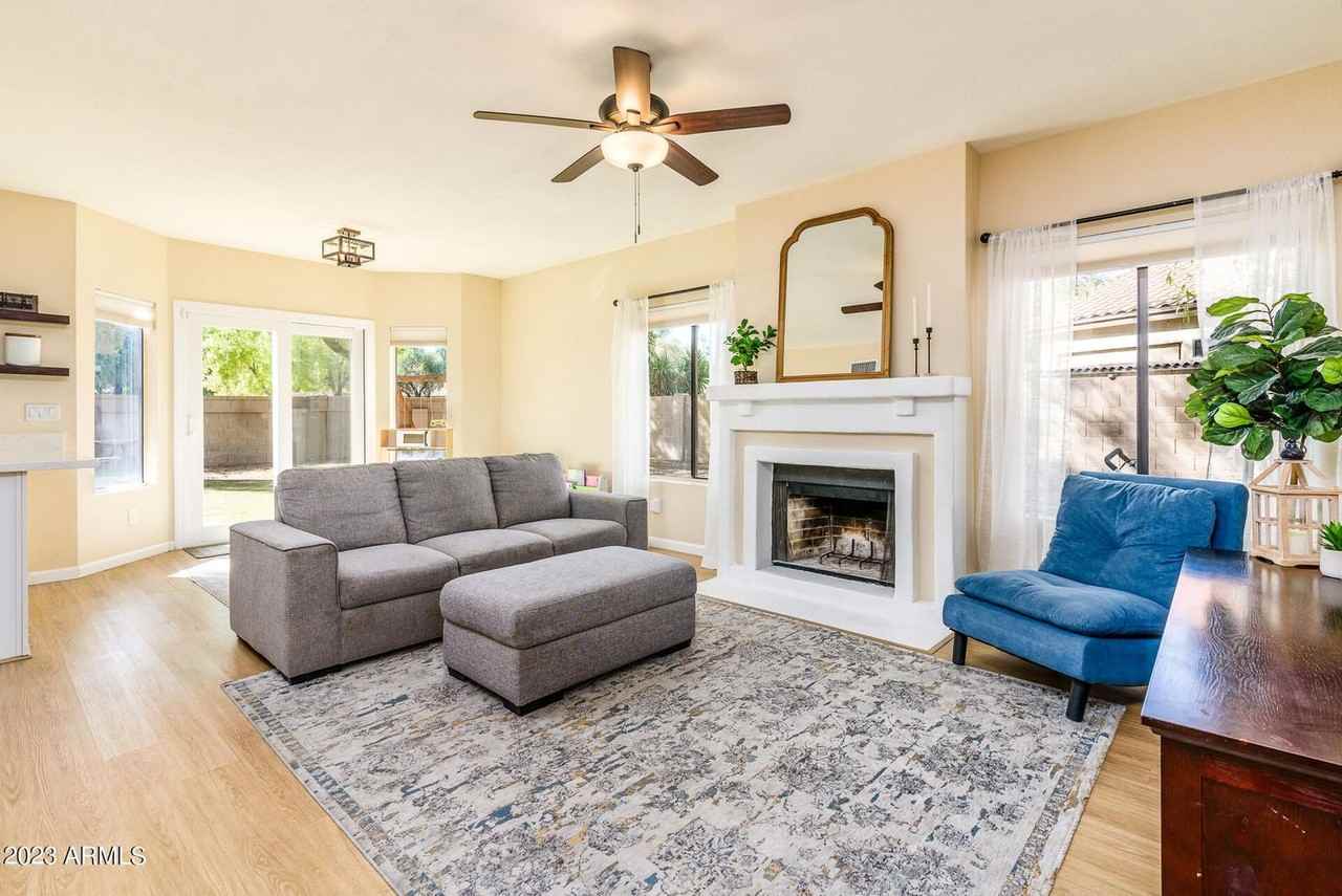 8890 S Grandview Dr - Photo 7 of 49