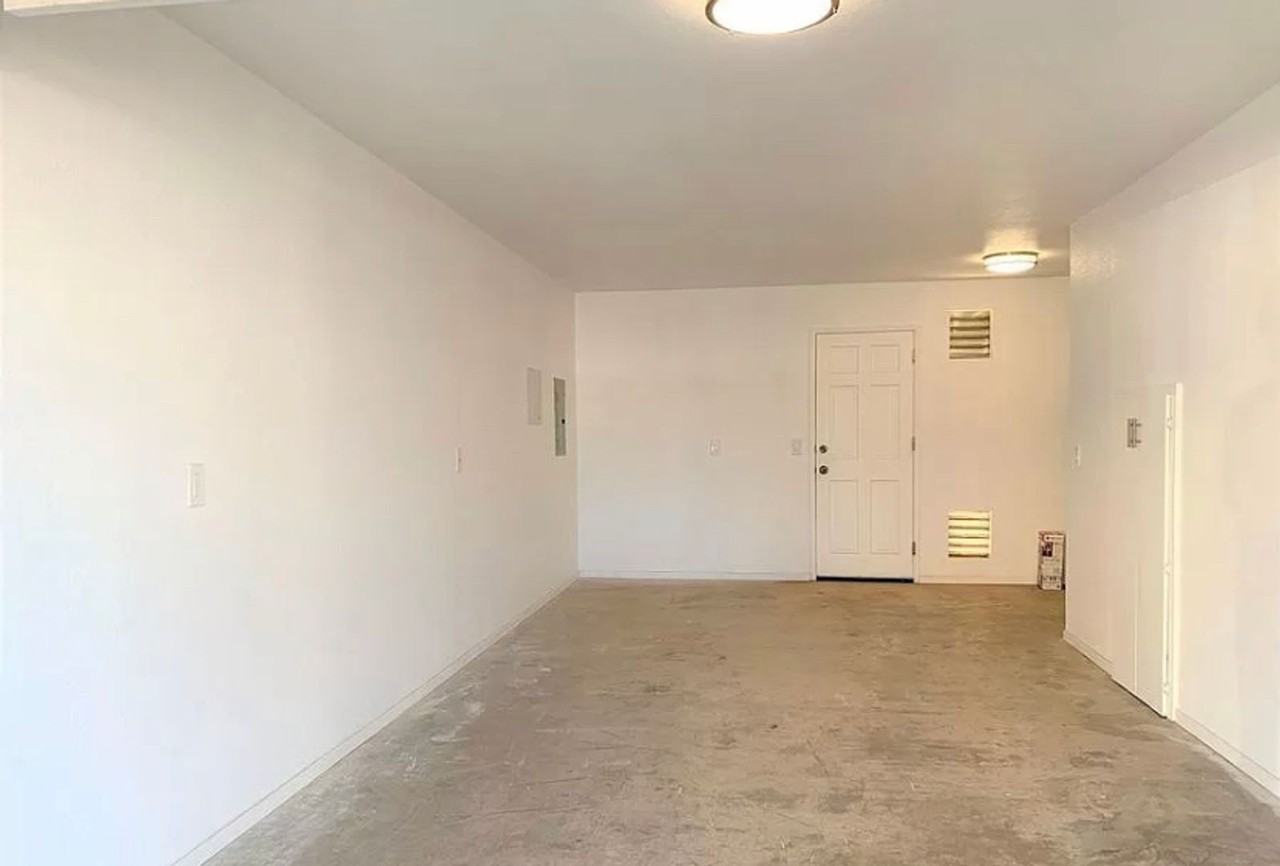 823 10th St - Photo 3 of 26
