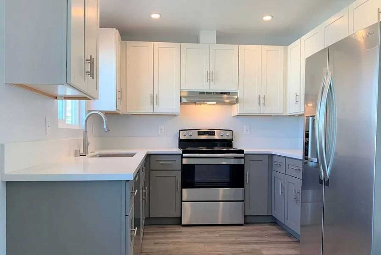 823 10th St - Photo 6 of 26