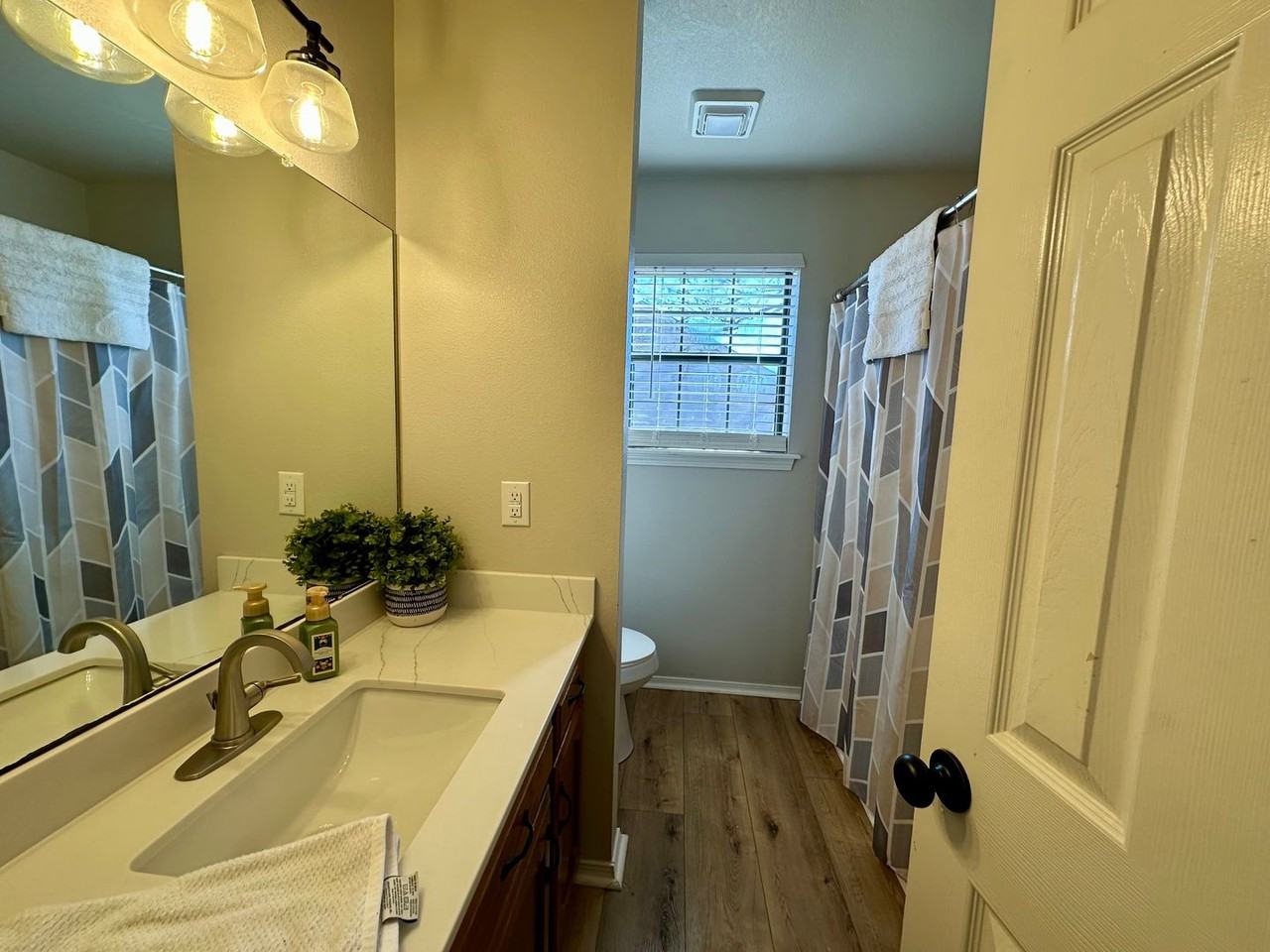 2106 S Ithaca Ave - Photo 6 of 11