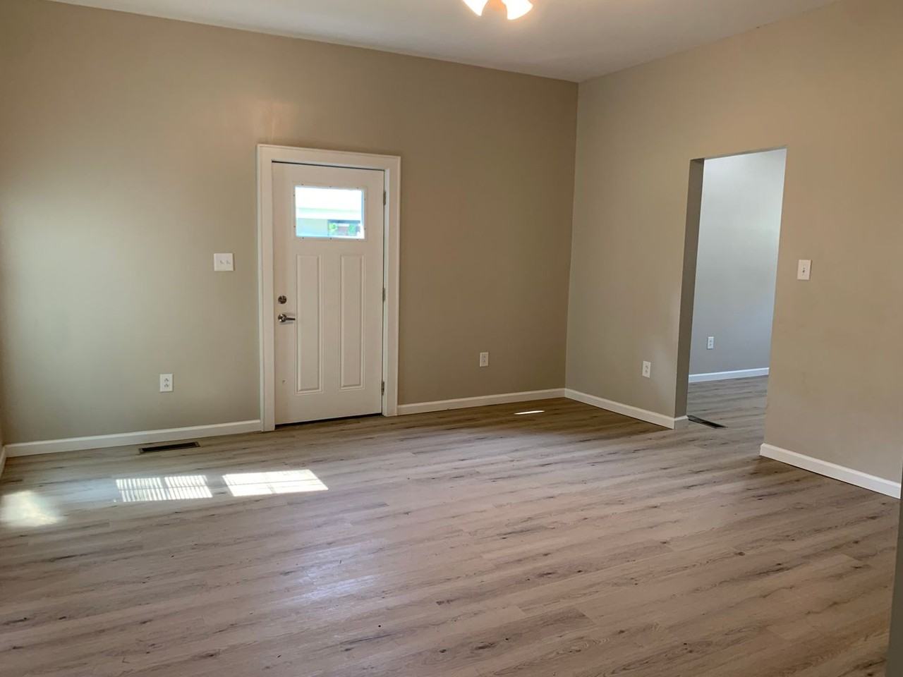 1132 S 4th St - Photo 3 of 50