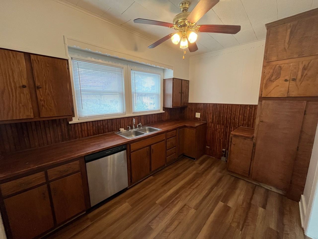2 Bed 1 Bath Home! - Photo 2 of 10