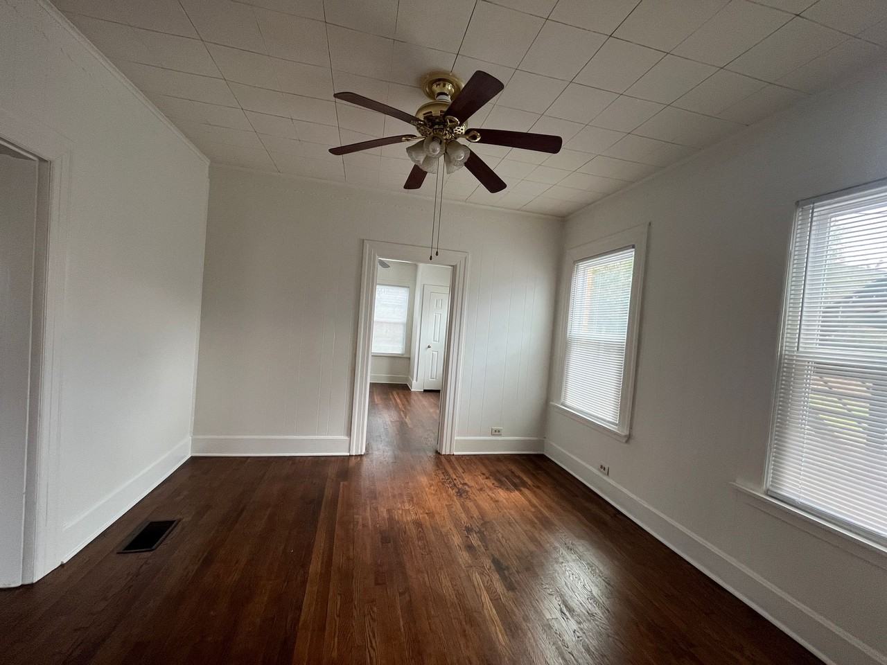 2 Bed 1 Bath Home! - Photo 3 of 10