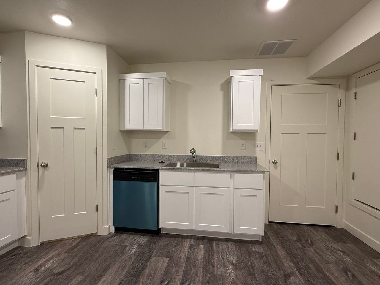 975 E Ella Ln - Photo 2 of 8