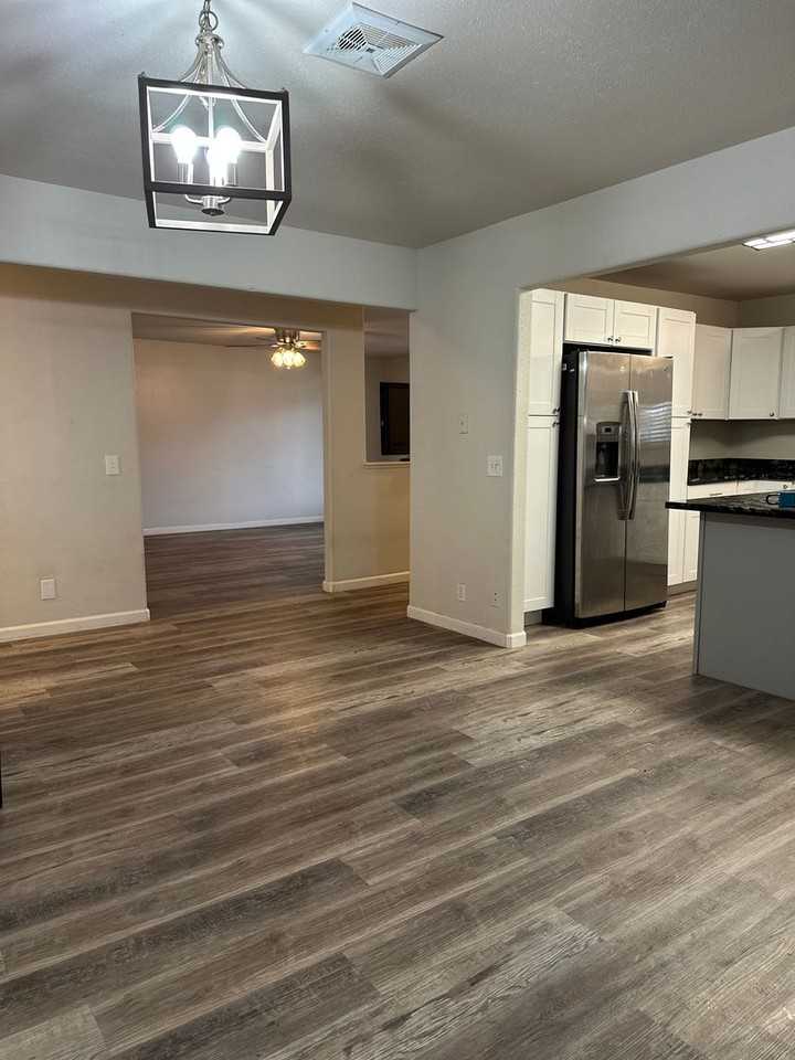 1015 Lorraine Dr - Photo 2 of 10