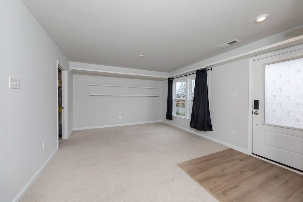 402 Bulkhead Pl - Photo 2 of 15