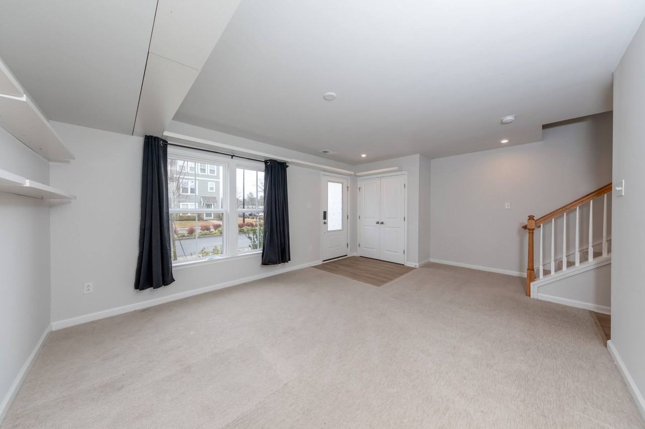 402 Bulkhead Pl - Photo 3 of 15