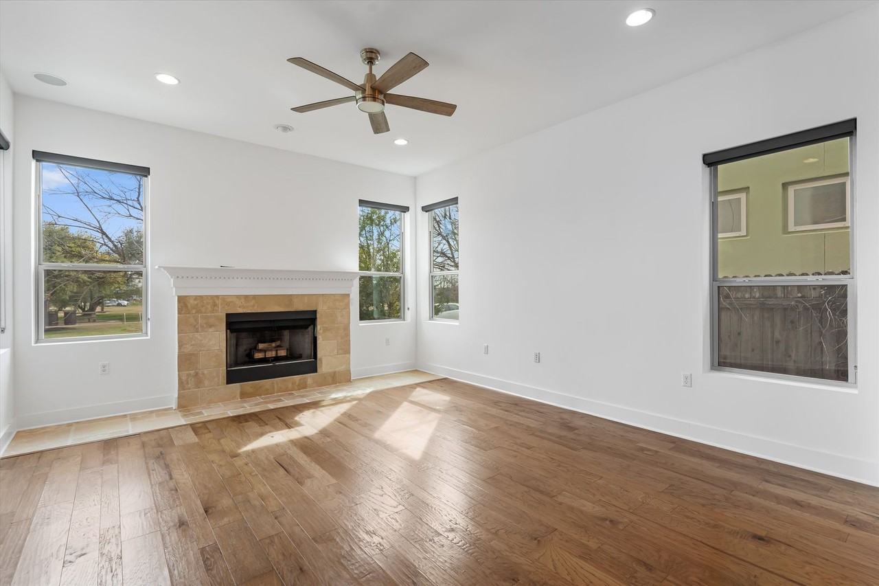 3120 Tom Miller St - Photo 4 of 45
