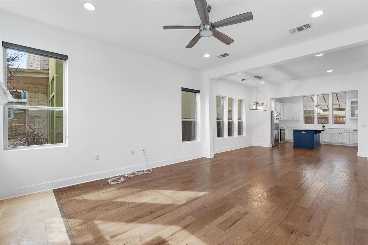 3120 Tom Miller St - Photo 6 of 45
