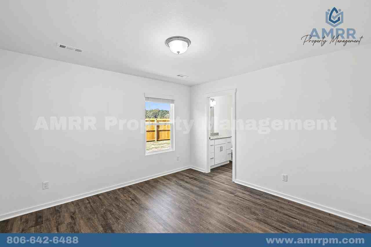 308 S Pearl St - Photo 7 of 24