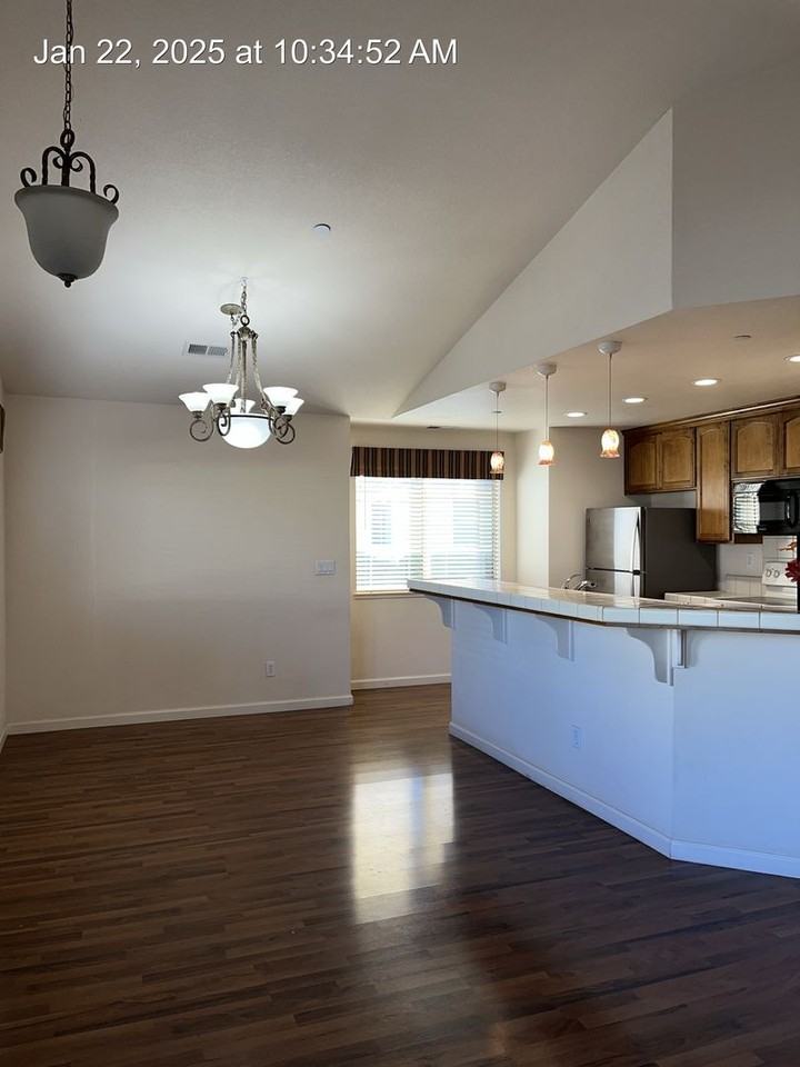 724 Young Ct - Photo 3 of 19