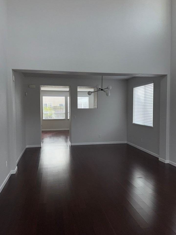 7916 Splendid Way - Photo 4 of 25