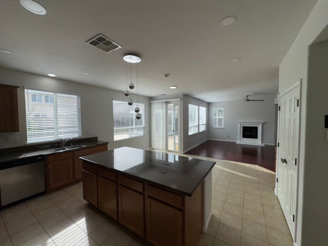 7916 Splendid Way - Photo 7 of 25