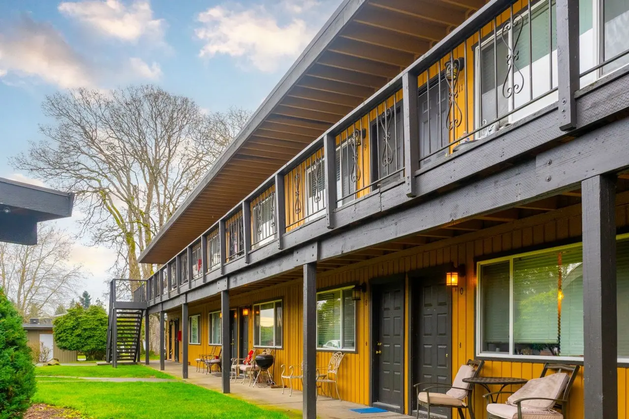 Casa Cabana Apartments - Photo 4 of 12