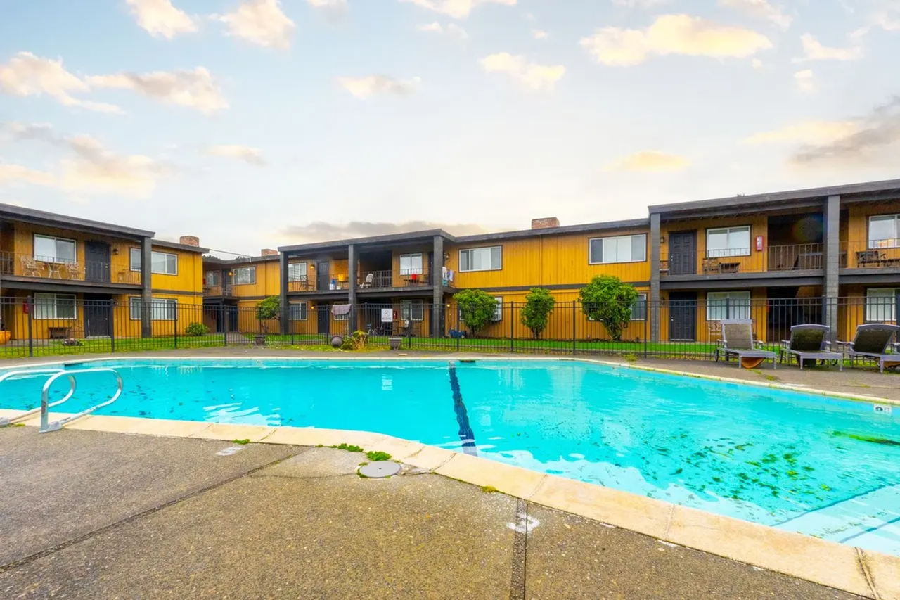 Casa Cabana Apartments - Photo 5 of 12