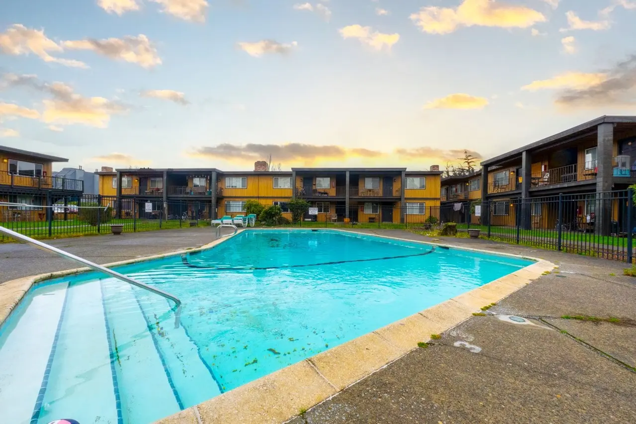 Casa Cabana Apartments - Photo 6 of 12